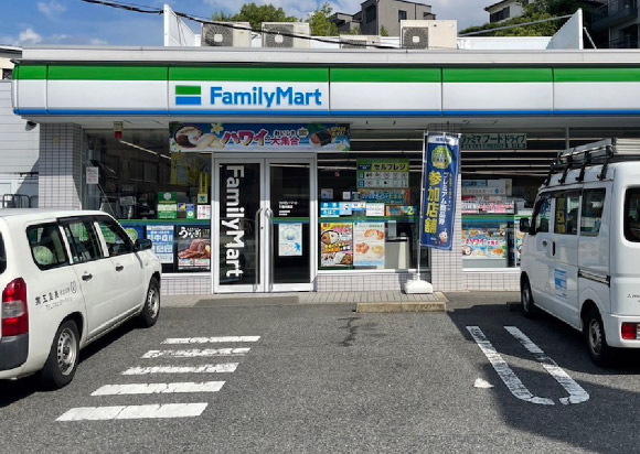 ファミリーマート 千種向陽店（約370m・徒歩5分）