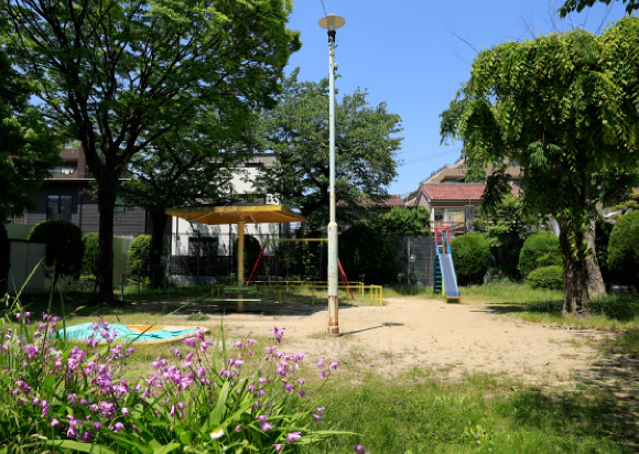 高見公園（約430m・徒歩6分）
