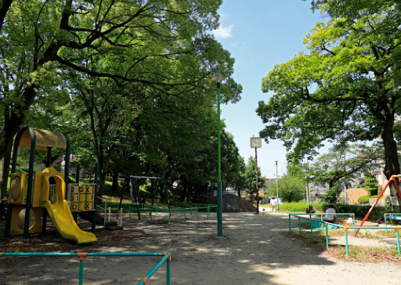 西山公園（約730m・徒歩10分）